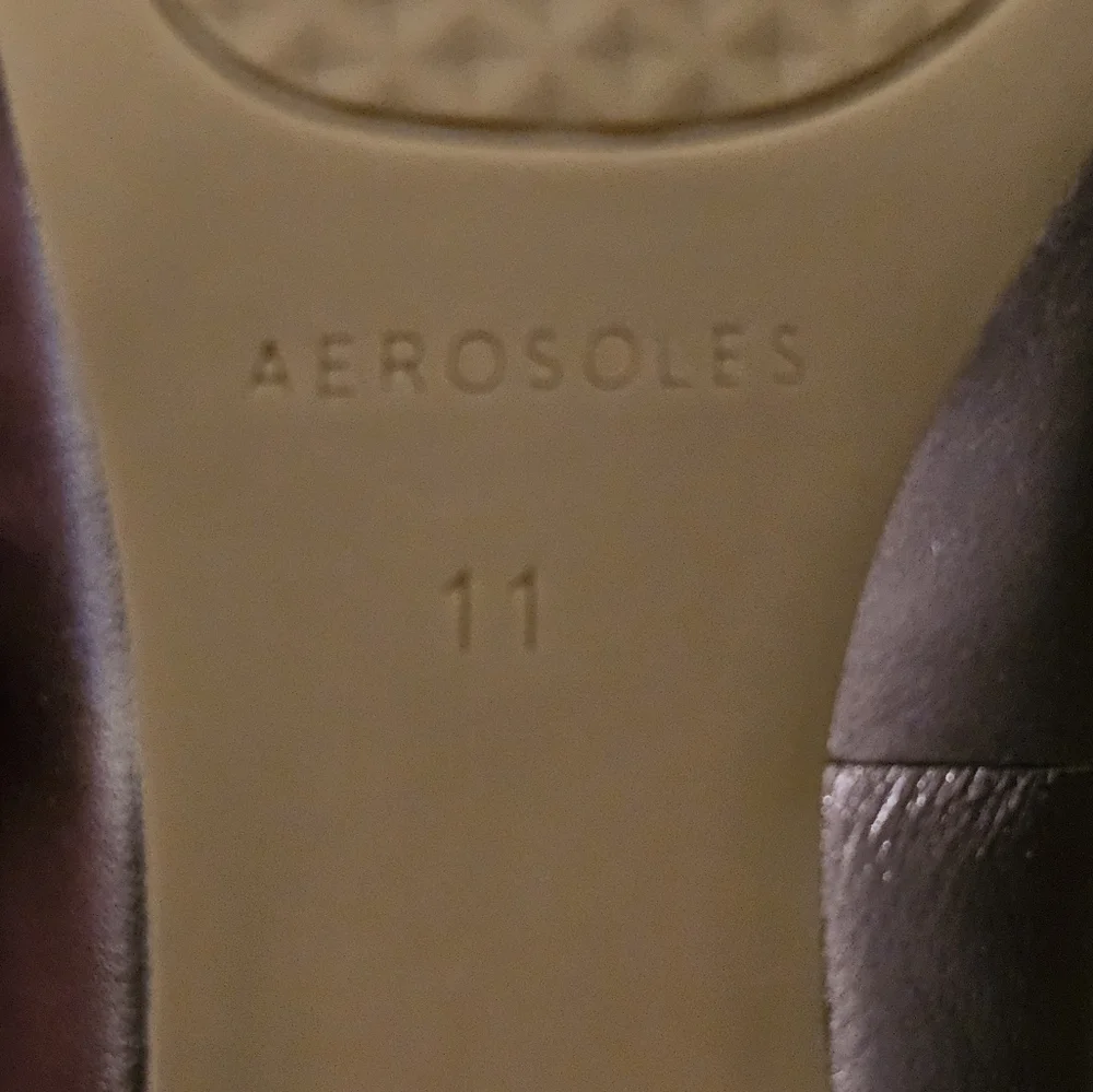 AEROSOLES step into